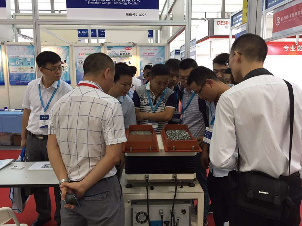 觀摩整列機(jī)作業(yè)