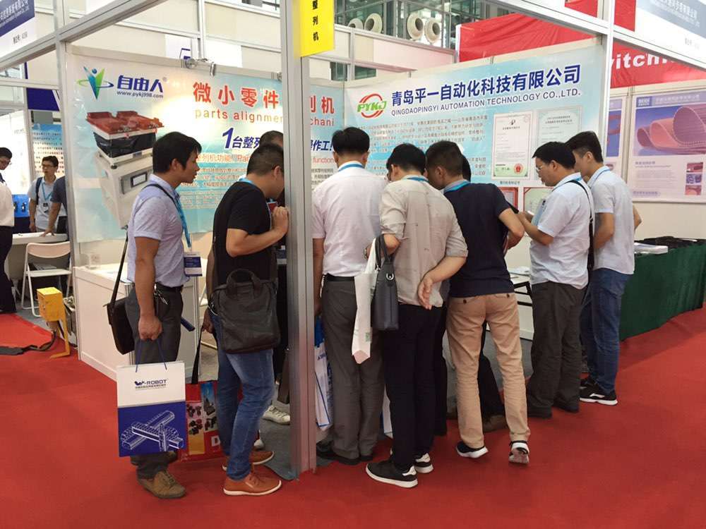 深圳自由人整列機(jī)參展中