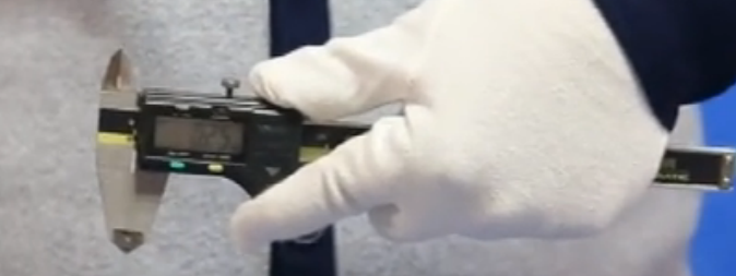 需要整列的小薄鐵片的厚度