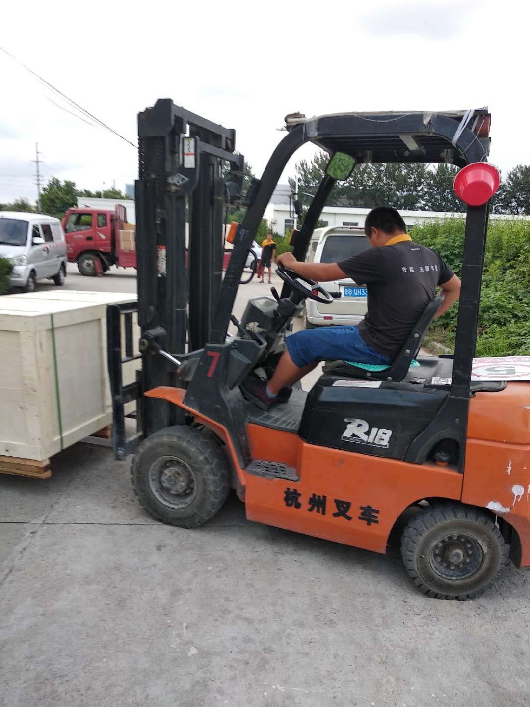 1臺(tái)整列機(jī)頂5個(gè)操作工