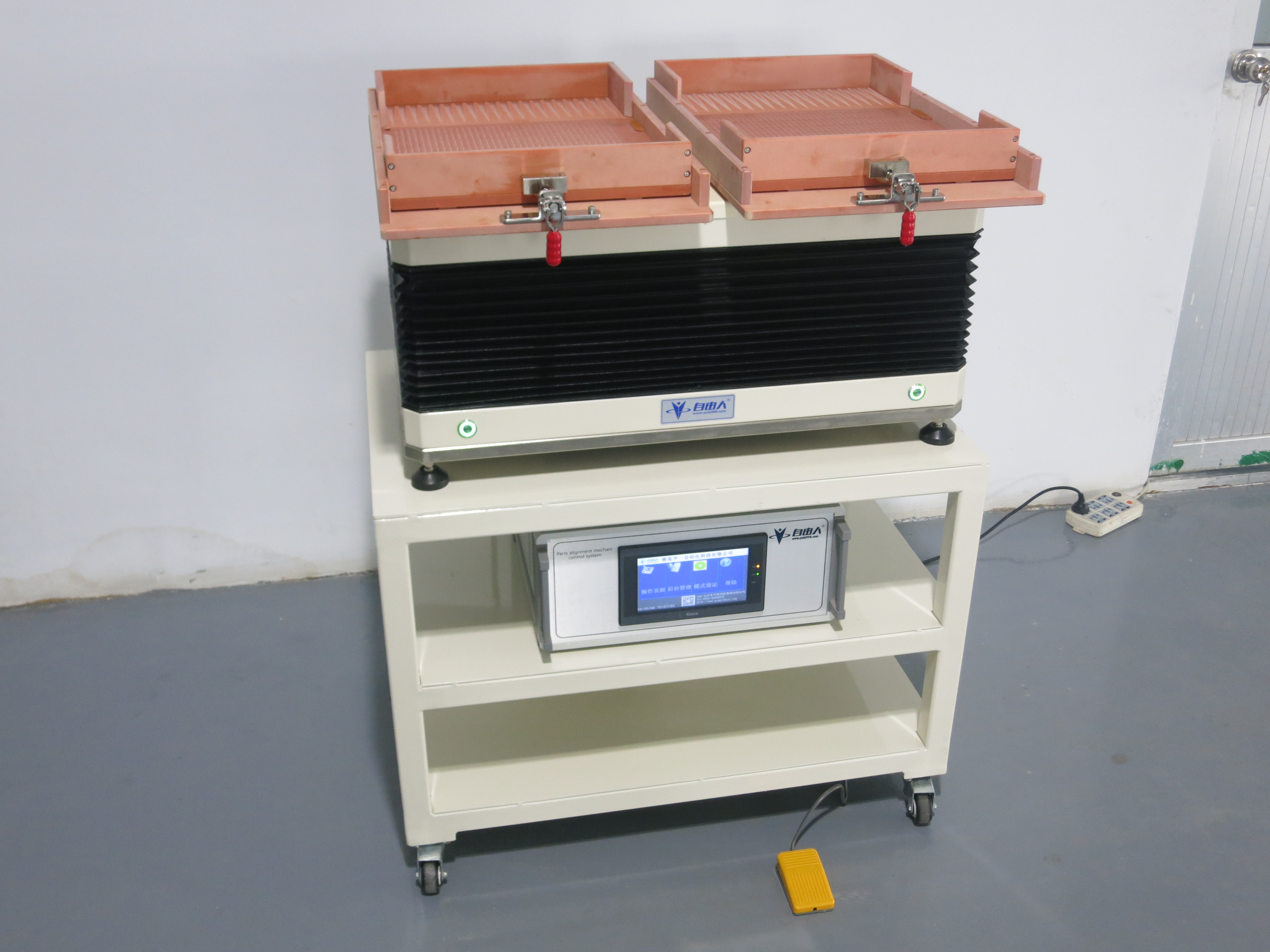 五彩鉆自動(dòng)整列水晶鉆排列機(jī)