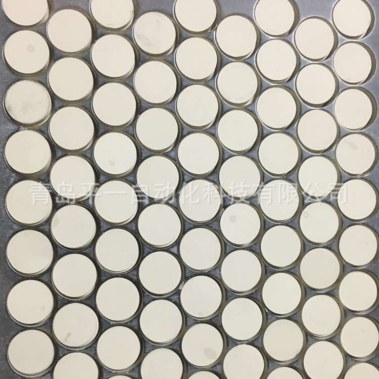 整列好的陶瓷圓片