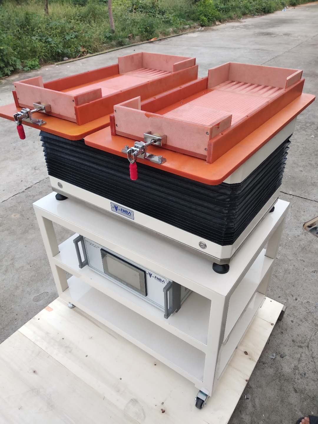 新型振動機小零件快速整列排列設(shè)備