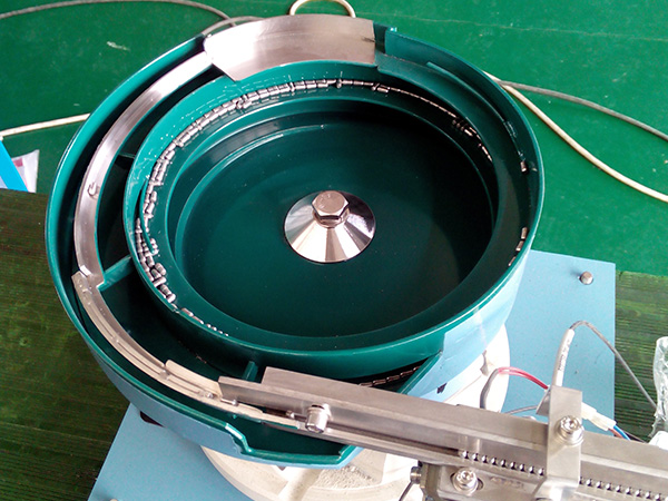 振動盤送料零件需要區(qū)分方向怎么辦？