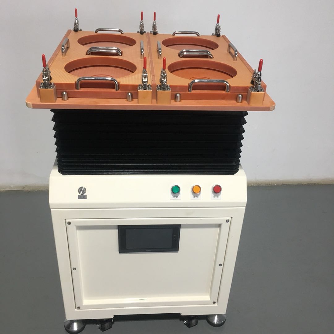 小螺絲排列擺盤用什么設備能實現(xiàn)高效產(chǎn)能？   