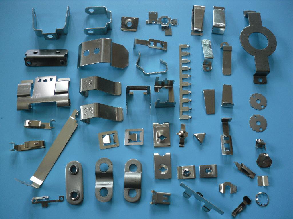 五金配件電鍍前排列難？自由人擺盤機(jī)幫助您