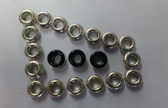 需要整列的鞋扣零件