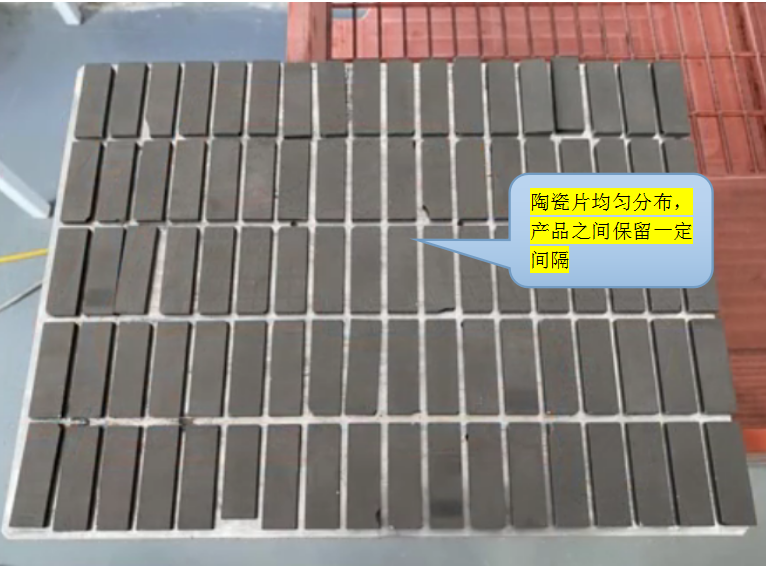 整列好的陶瓷片