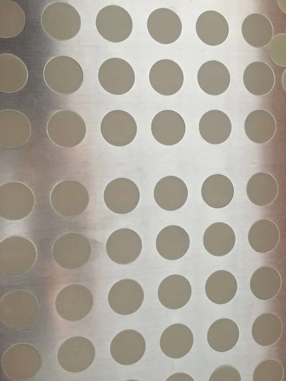 整列好的玻纖基板零件