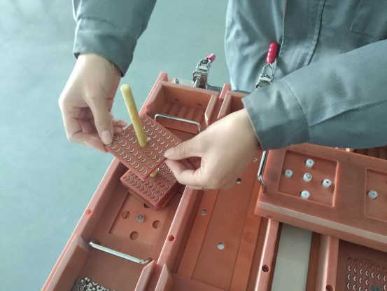 自由人零件整列機