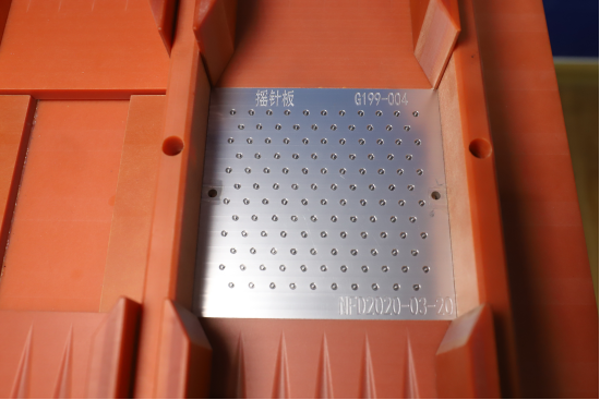 整列好的微小零件