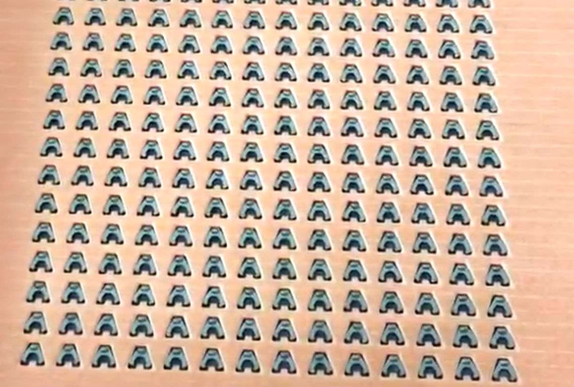 拉鏈零件擺盤機