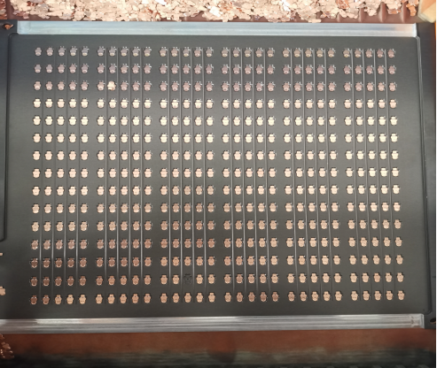 手機(jī)零件整列