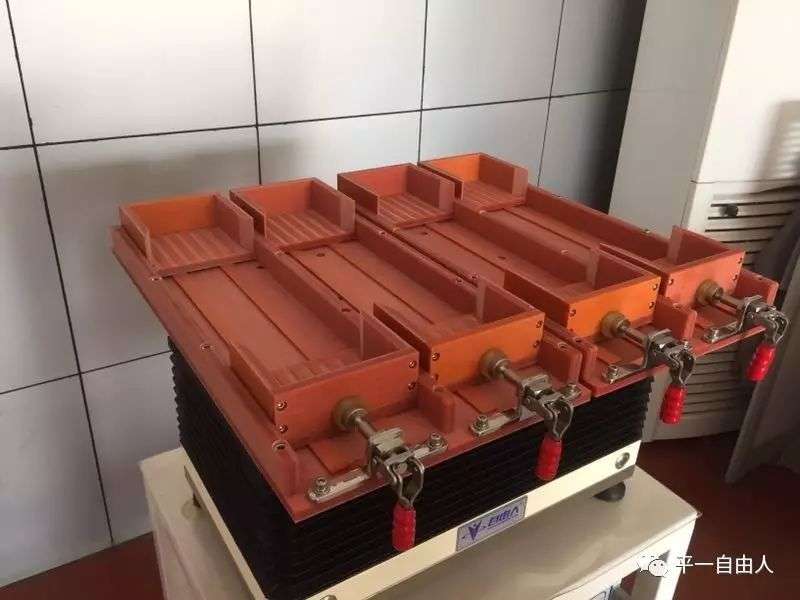 自由人整列機(jī)料槽