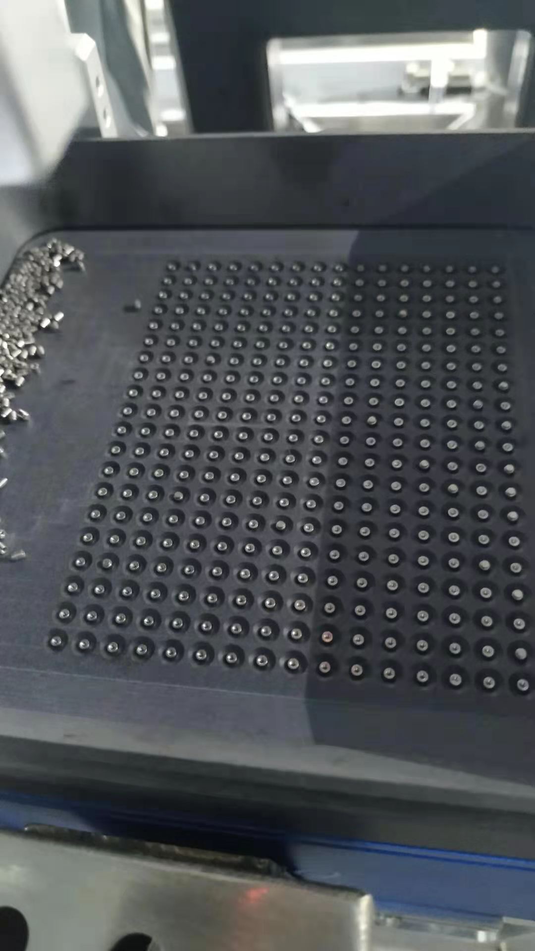 微小產(chǎn)品順應(yīng)科技發(fā)展，引進(jìn)青島平一柔性上料盤