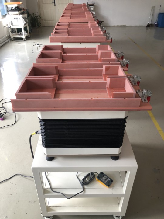 快速排列零件正反面，全靠青島平一零件排片機(jī)