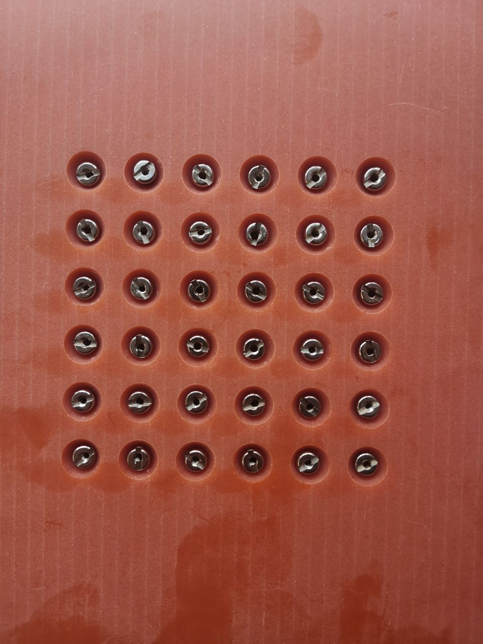 螺絲零件用了平一整列機，效率又提升了一大截